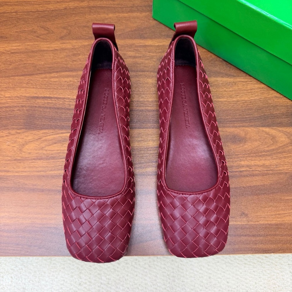 Bottega Veneta Burgundy Intrecciato Leather Ballet Flats - Picture 4 of 9